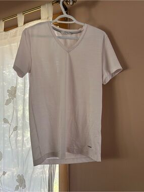 Men’s - Calvin Klein - V-Neck Short Sleeve Tee - Size S